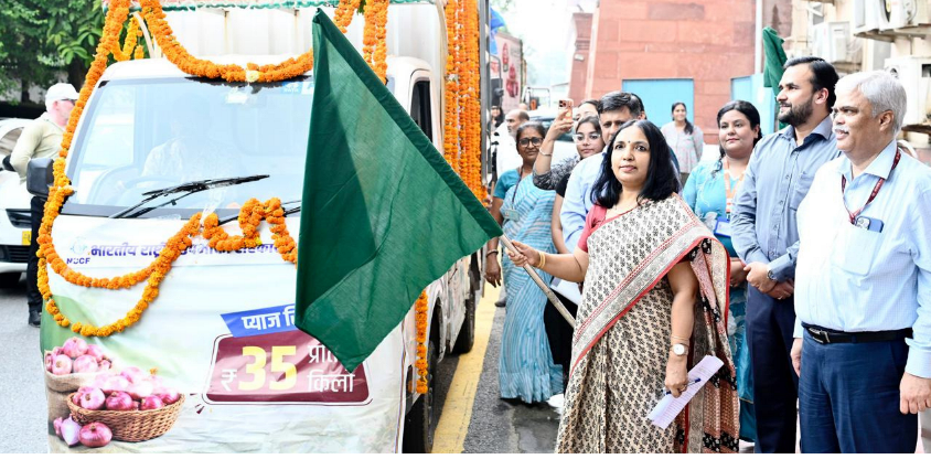Ms. Nidhi Khare, Secretary, Department of Consumer Affairs (DoCA), flagged off mobile vans of NCCF and NAFED from Krishi Bhawan, New Delhi on 27.08.2026